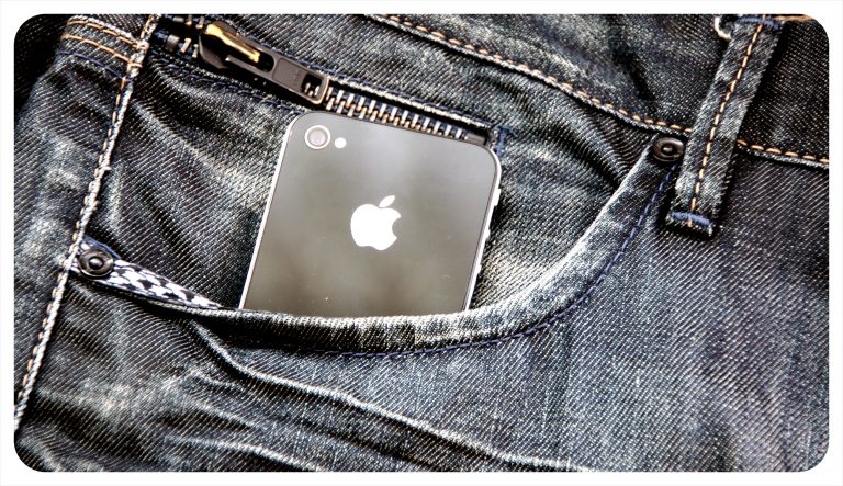 13 Incredibly Careless Things That Make Your Smart Phone Dumb And Vulnerable To Identity Thieves